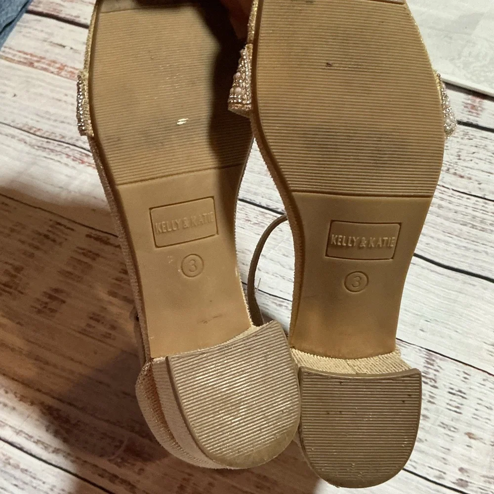 Kelly & Katie brand girls' heeled sandals. Size 3.